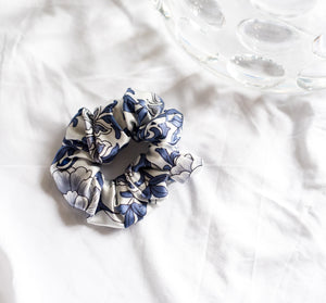 100% Pure Mulberry Silk Hair Scrunchie - Chinoiserie