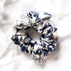 100% Pure Mulberry Silk Hair Scrunchie - Chinoiserie