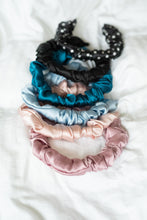 Load image into Gallery viewer, Wee Bands - Fluffy Scrunchie Hairbands
