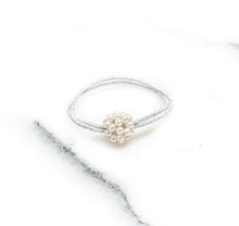 Load image into Gallery viewer, Pearls on Glitter Ties

