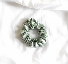 Load image into Gallery viewer, 100% Pure Mulberry Silk Large Scrunchies
