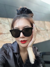Load image into Gallery viewer, 100% Mulberry Silk Multi Hair Curler Scrunchie
