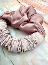 Load image into Gallery viewer, 100% Mulberry Silk Multi Hair Curler Scrunchie
