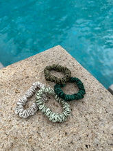 Load image into Gallery viewer, 100% Pure Mulberry Silk Hair Scrunchies - Back to Nature
