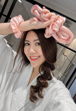 Load image into Gallery viewer, 100% Pure Mulberry Silk Heatless Hair Curler - Mini Size
