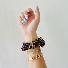 Load image into Gallery viewer, 100% Pure Mulberry Silk Hair Scrunchie - Leopard

