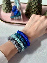 Load image into Gallery viewer, 100% Pure Mulberry Silk Scrunchie Ornament Sets
